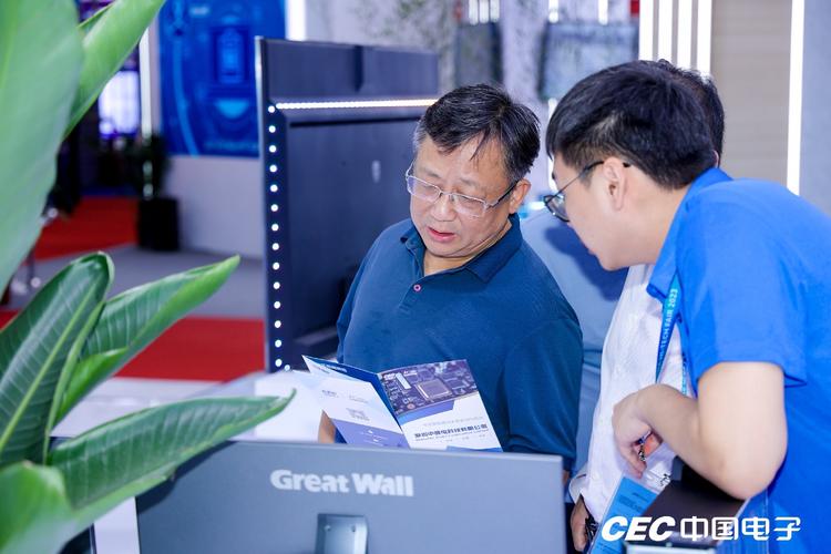中微电科技侯典华做客中国商报·深高新投 探讨微就科技新趋势